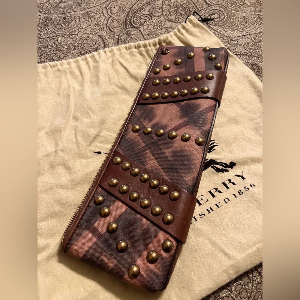 Burberry clutch